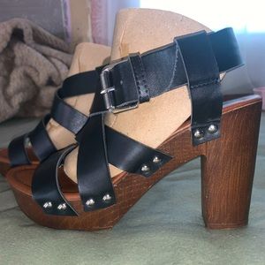 LANE BRYANT cross cross strap peep toe chunky heel